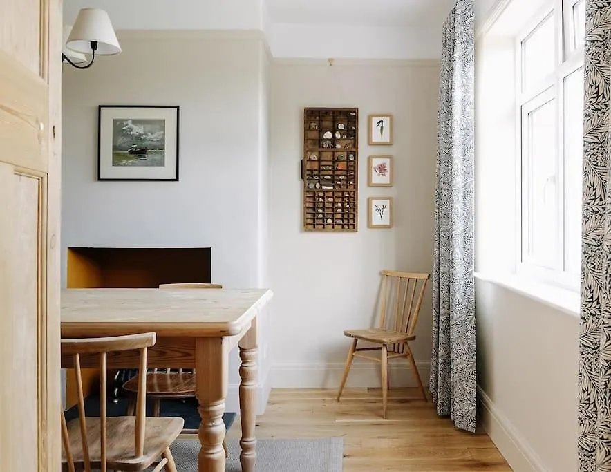 Contacten van Dovedale House